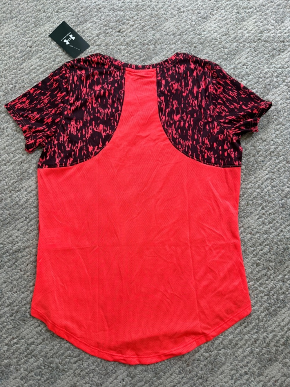 Under Armour Women’s Small HeatGear Athletic Top Red Black Print Shirt - Picture 7 of 13